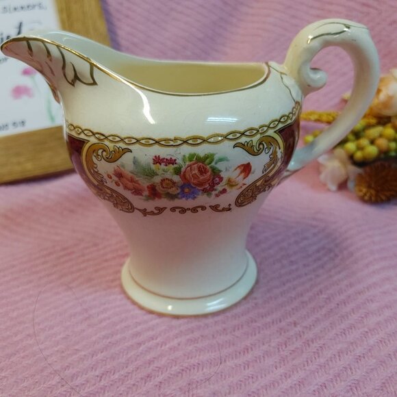 ⭐️2/$30 Myott Staffordshire England Maroon Flower Bouquet Creamer - Picture 4 of 8